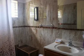 Charming entire suite in residential home - Image 5