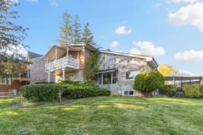 Beautiful Lakeview Cottage on the Beach - Image 2