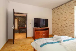 Deluxe Apartment - Image 5