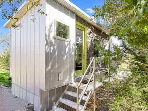 Tree House Tiny Home W Hot Tub - Image 5