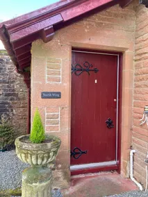 Private wing of pretty Victorian hunting lodge - Image 5