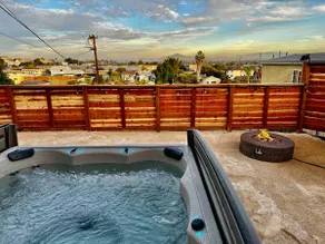 Hilltop Hideaway w/Jacuzzi, King Bed, close2 DTown - Image 2