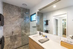 Yarrong Retreat - Luxurious Island Style - Image 4