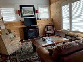 Back In Time Bearkat Bungalow - Image 3