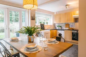 Castle Gate by Spa Town Property - Central Location with Large Living Space - Image 2