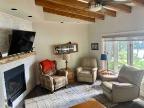 Lakeside Guesthouse - Image 2