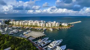 Stunning penthouse with views of the marina - Image 4