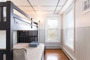 Cozy Apartment in New England . - Image 3