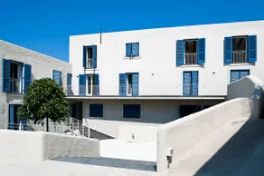 Aeolian-style apartment with side sea view - Image 5