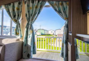 Big Skies Platinum Plus Holiday Home with Wifi, Netflix, Dishwasher, Decking - Image 4