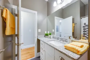 Private Apt-Old Town Alexandria-Self Check In - Image 5