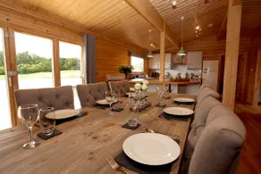 Fitzwilliam lodge - luxury lakeside lodge - Image 4
