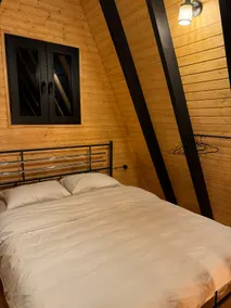 Vintage Cabin - Image 5