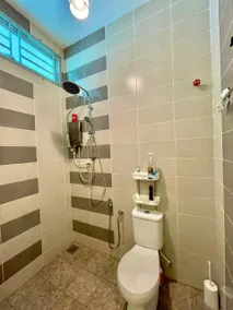 Tuah Muslim Stay | Fully aircond | Netflix - Image 5