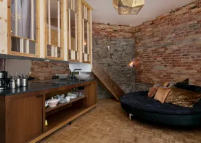 Nuns Tower Studio Apt with Fireplace - Image 2