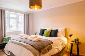 Castle Gate by Spa Town Property - Central Location with Large Living Space - Image 4