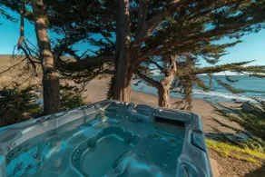 Ocean Front Beach Cottage with Hot Tub & Fireplace - Image 5
