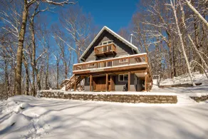 The Getaway Chalet: Relaxation, Views & Fire Pit - Image 4