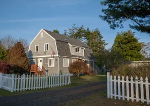 Cranberry Coast Gambrel Home, Sleeps 10 and 2.5 ba - Image 2
