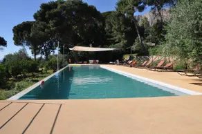 House with porch, pool and sea view - Image 4