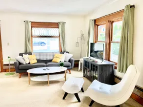 Suburban Family Home for Buffalo Niagara Visitors - Image 3