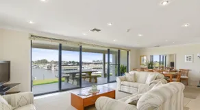 Coorong Quays, waterfront townhouse with views. - Image 4