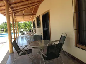 Spacious house with a private pool - Image 5