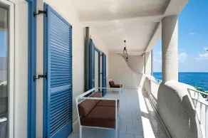 Aeolian-style apartment with side sea view - Image 4