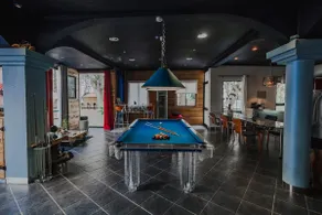 Modern & Recycled Guest House - Image 4