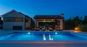 Villa Lorema-pet friendly on 5000 sqm garden,pool, jacuzzi, billiard&PS5 - Image 3