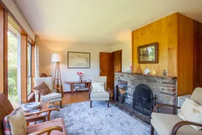 Charming House with Private Grounds & Sea Views - Image 5