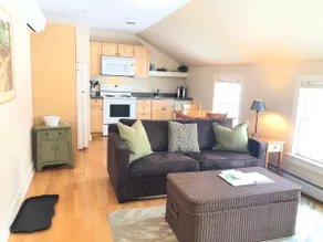 Max's Roost ~ Apt. 4 - Image 2