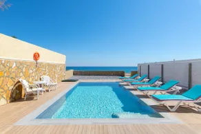 The Cottage South Escape with beach front pool - Image 2