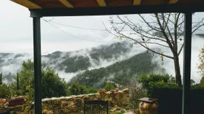 Artist house in the mountains view to sea - Image 4