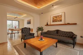 The Middle House. Location + Terrace + Garage - Image 2
