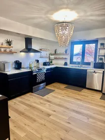 Boho Chic sleeps 7. Close to Spotsplex & Hwy 55! - Image 5