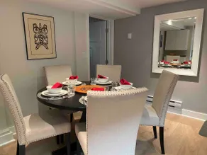 EYES ON KNIGHT-Spacious 2 B/R suite with Parking - Image 2