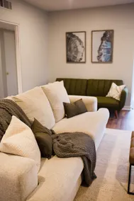 Charming & Stylish Bungalow | Near Downtown - Image 4