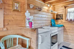 Charming Holiday Home With Private Garden - Image 4