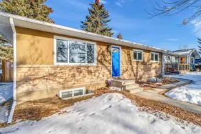 Stylish 3 Bedroom - Close to Downtown & Airport! - Image 2
