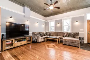 High-End South Side 4 Bedroom House, sleeps 15! - Image 5