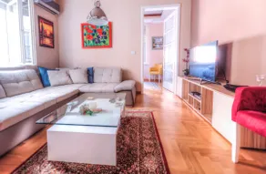 Crown Apartment - Your Royal Stay - Image 4