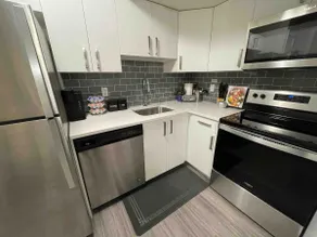 The Bella -Exquisite Modern & Cozy Homestyle Suite - Image 5