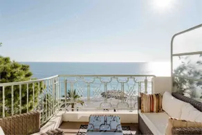 Luxurious apartment at seafront - Image 2
