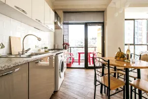 3BR/2BA Central APT on Saburtal 4 rooms - Image 4
