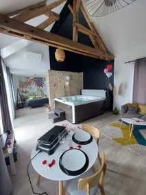 L'Eaudyssée - Loiret Spa Indoor Private Jacuzzi - Image 3