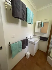 Self Contained Room 11 - Image 5