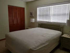 Cozy lakefront home an hour from Disney World - Image 3
