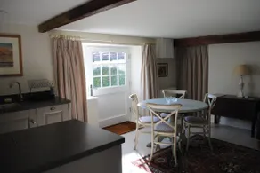 Cosy Wiltshire cottage with views - Image 3