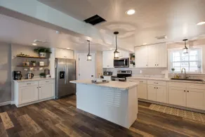 Charming Amish countryside farmhouse - Image 2